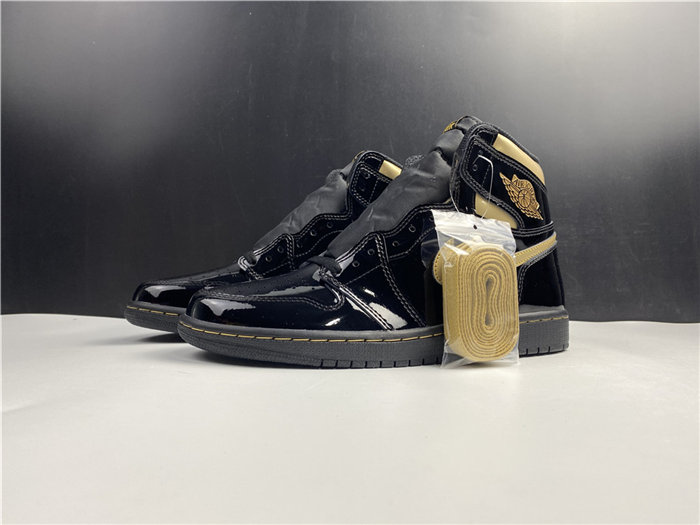 Jordan1 Retro Black Metallic Gold 555088-032