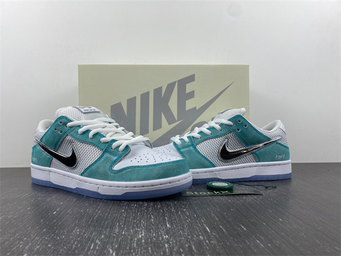 Nike SB Dunk Low FD2562-400