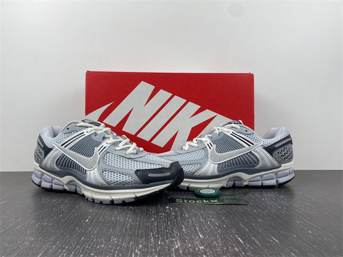 NIKE Air Zoom Vomero 5 FD9919-001