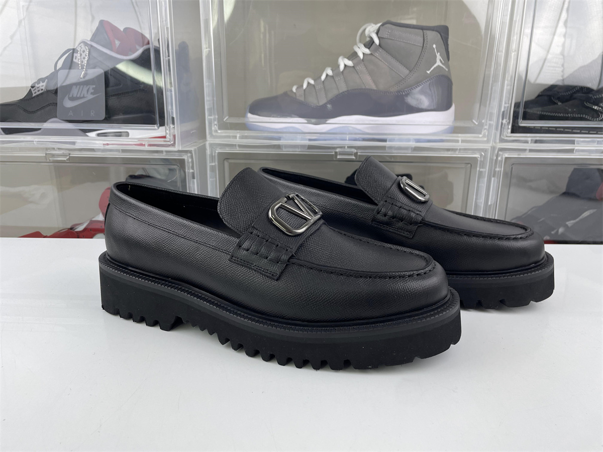 Valentino Black Mens Lichi leather Shoes with silver metal