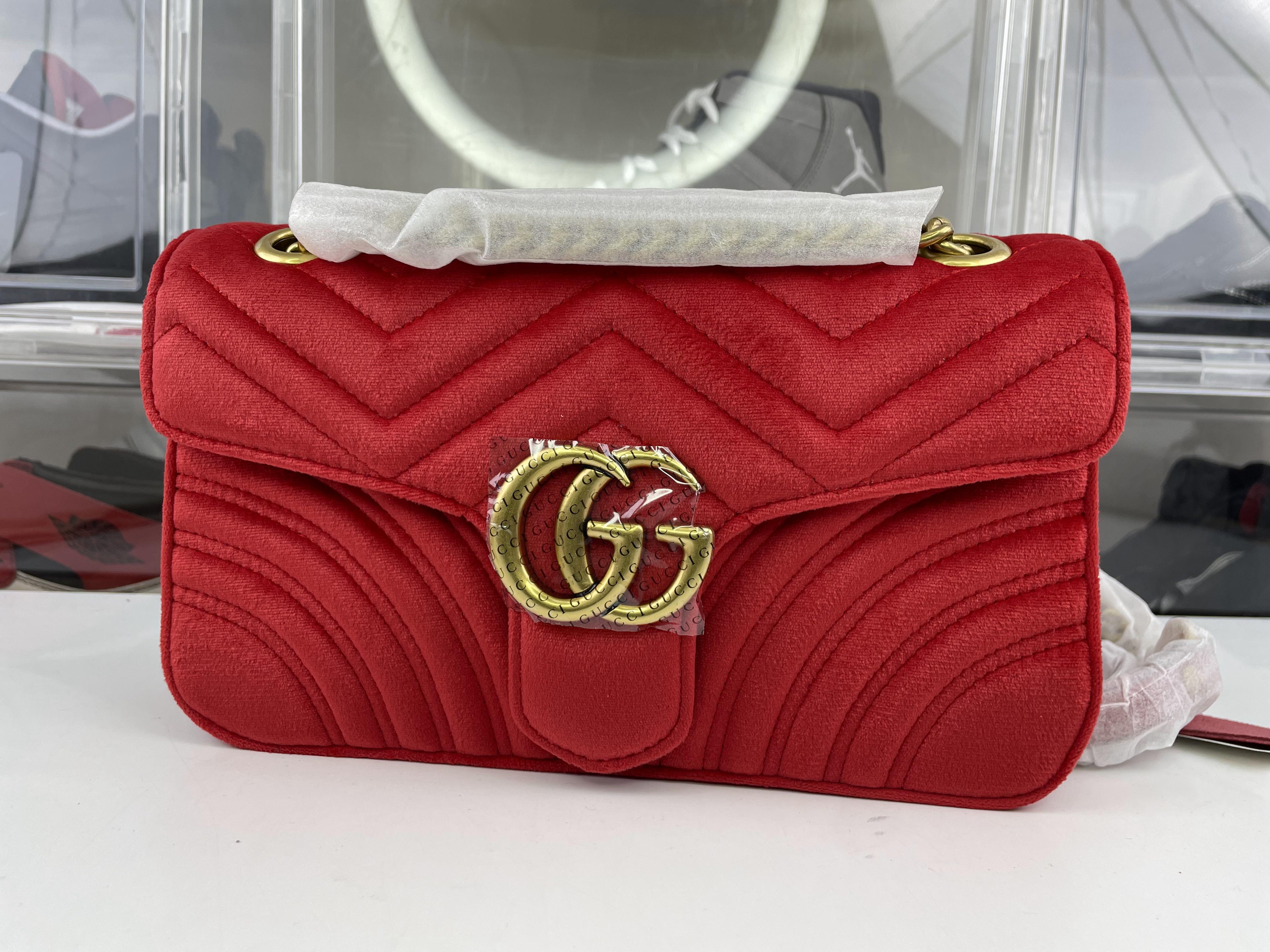 GUCCI Wine Red Suede bag (26 x 15 x7 cm)