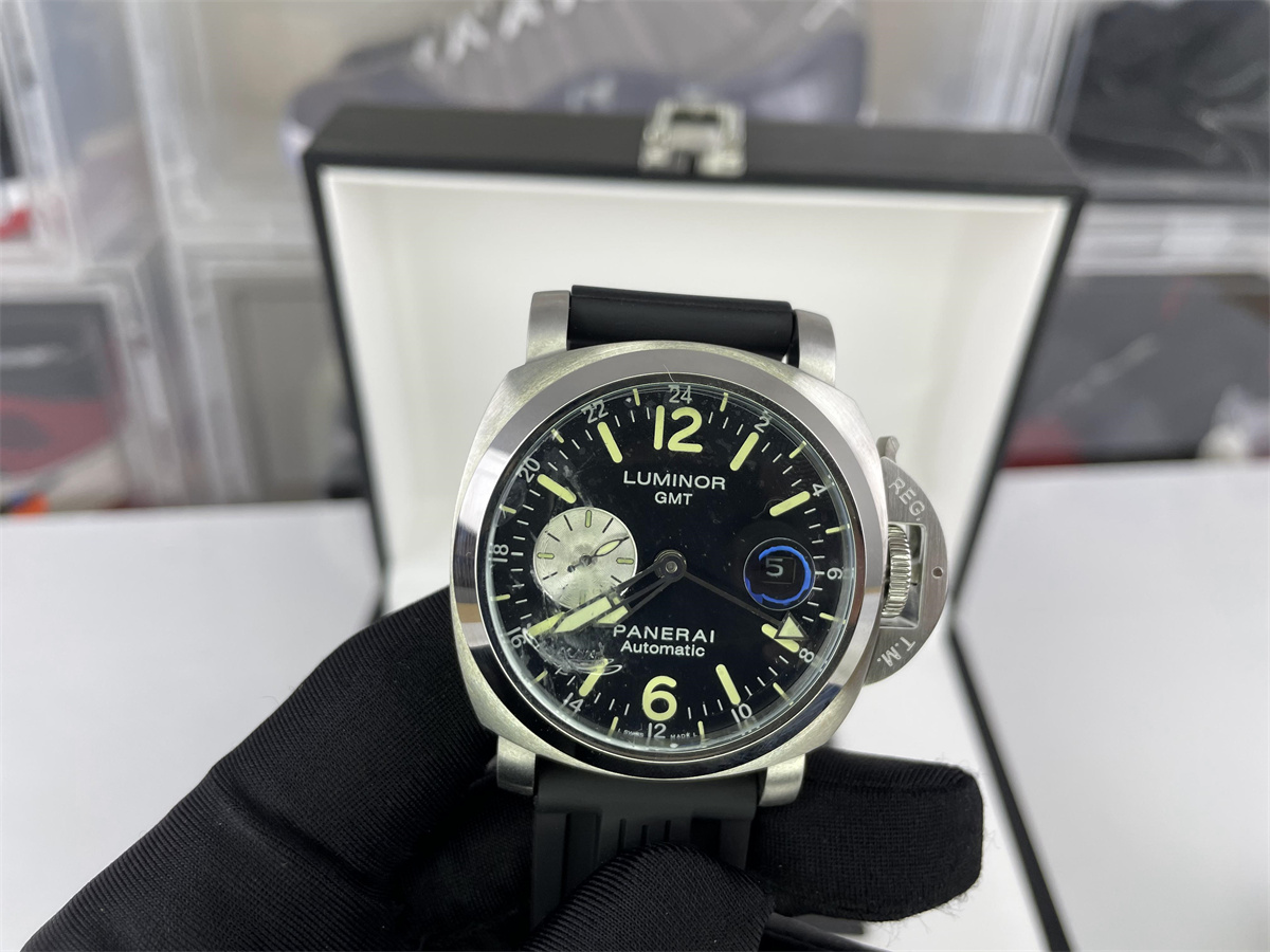 OFFICINE Panerai Black Luminor GMT