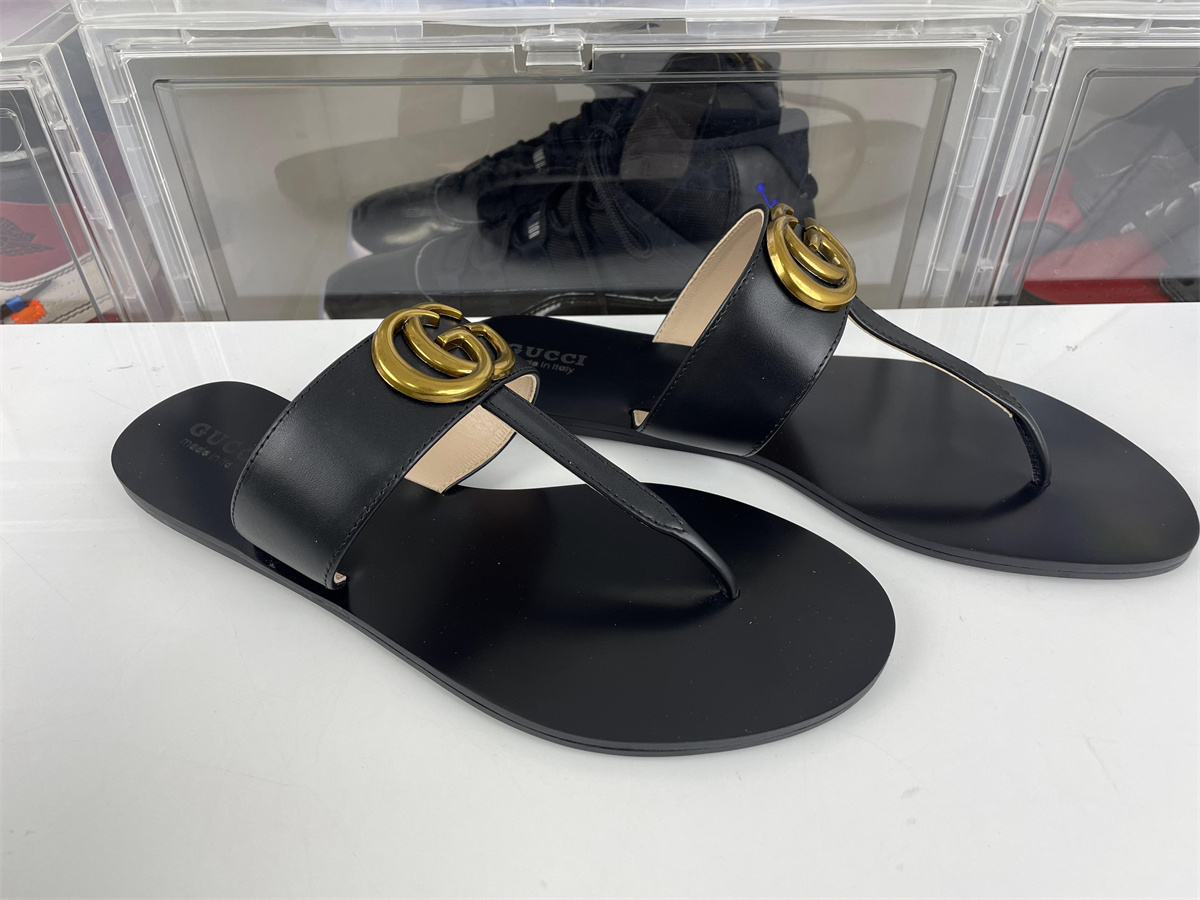 GUCCI Ladies Black slippers
