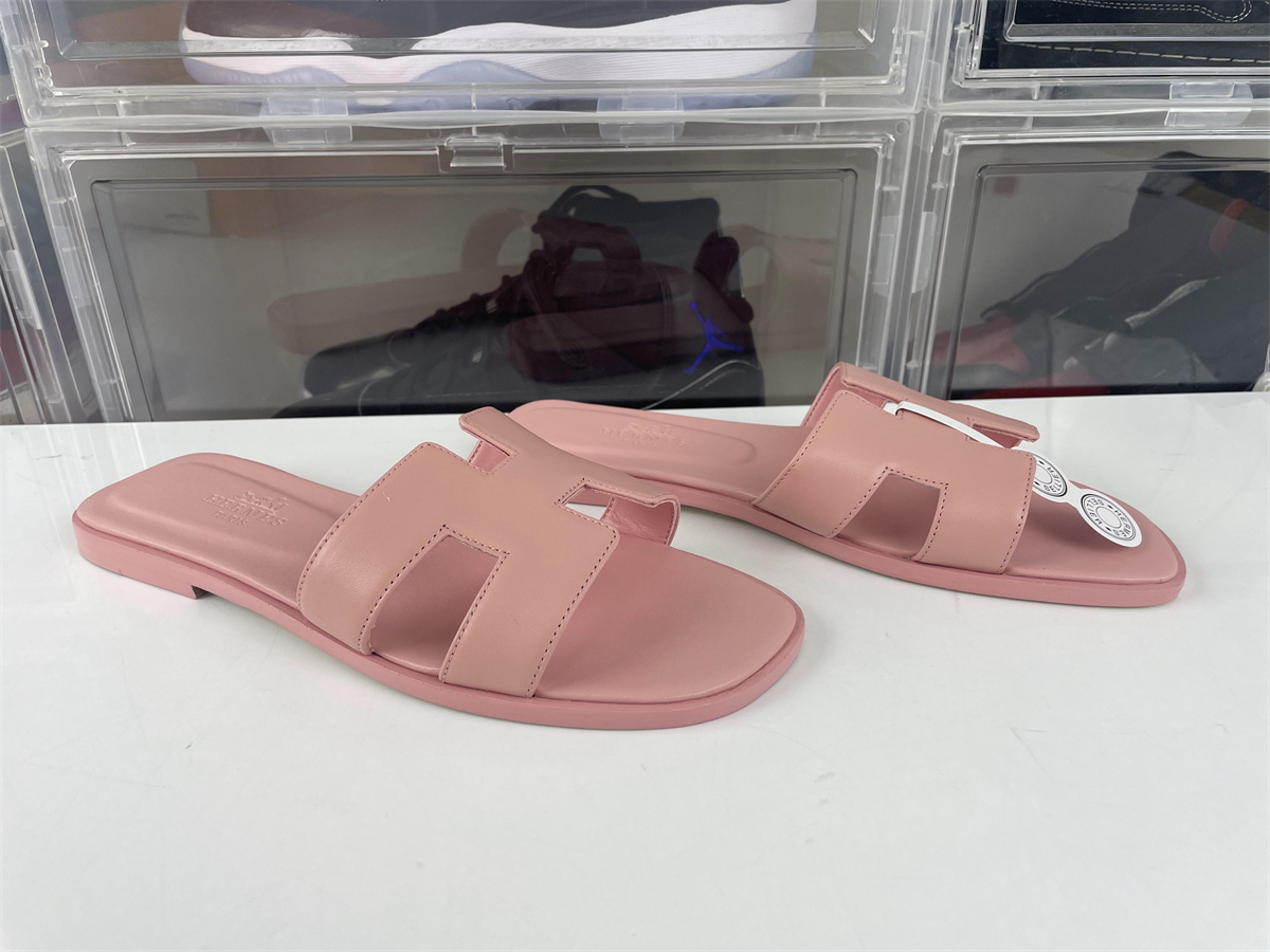 H brand Pink smooth leather slippers