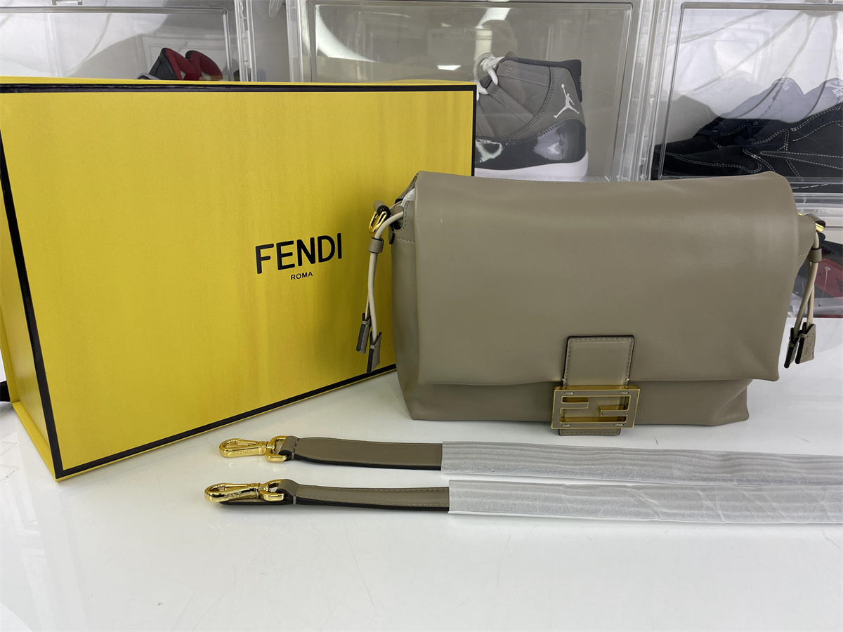 Fendi Mamma Baguette Tan colorway (26.5 x 18 x 8.5 cm, Best top quality)