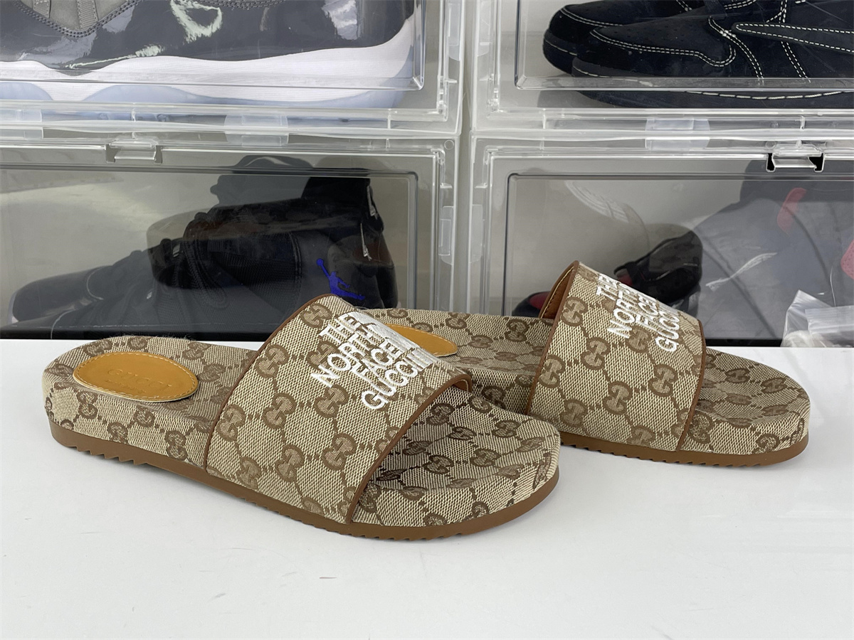 North Face X GUCCI Brown color slipper