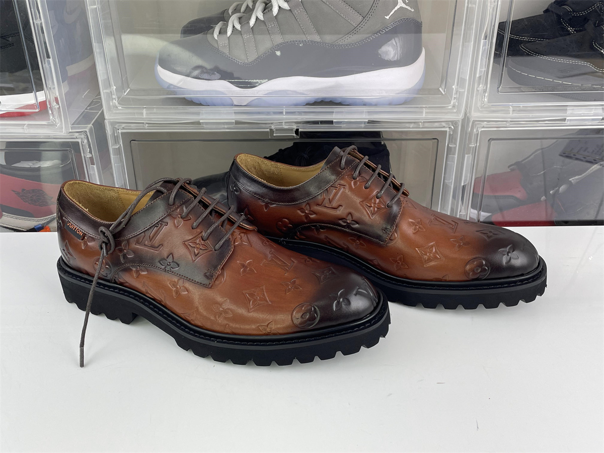 LV Brown Cattlehide dressing shoes