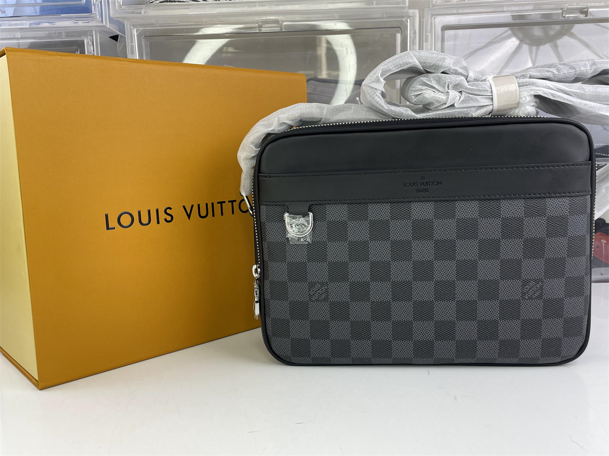 LV Black trocadero NM postal bag ( 29 x 21 x 8 cm)