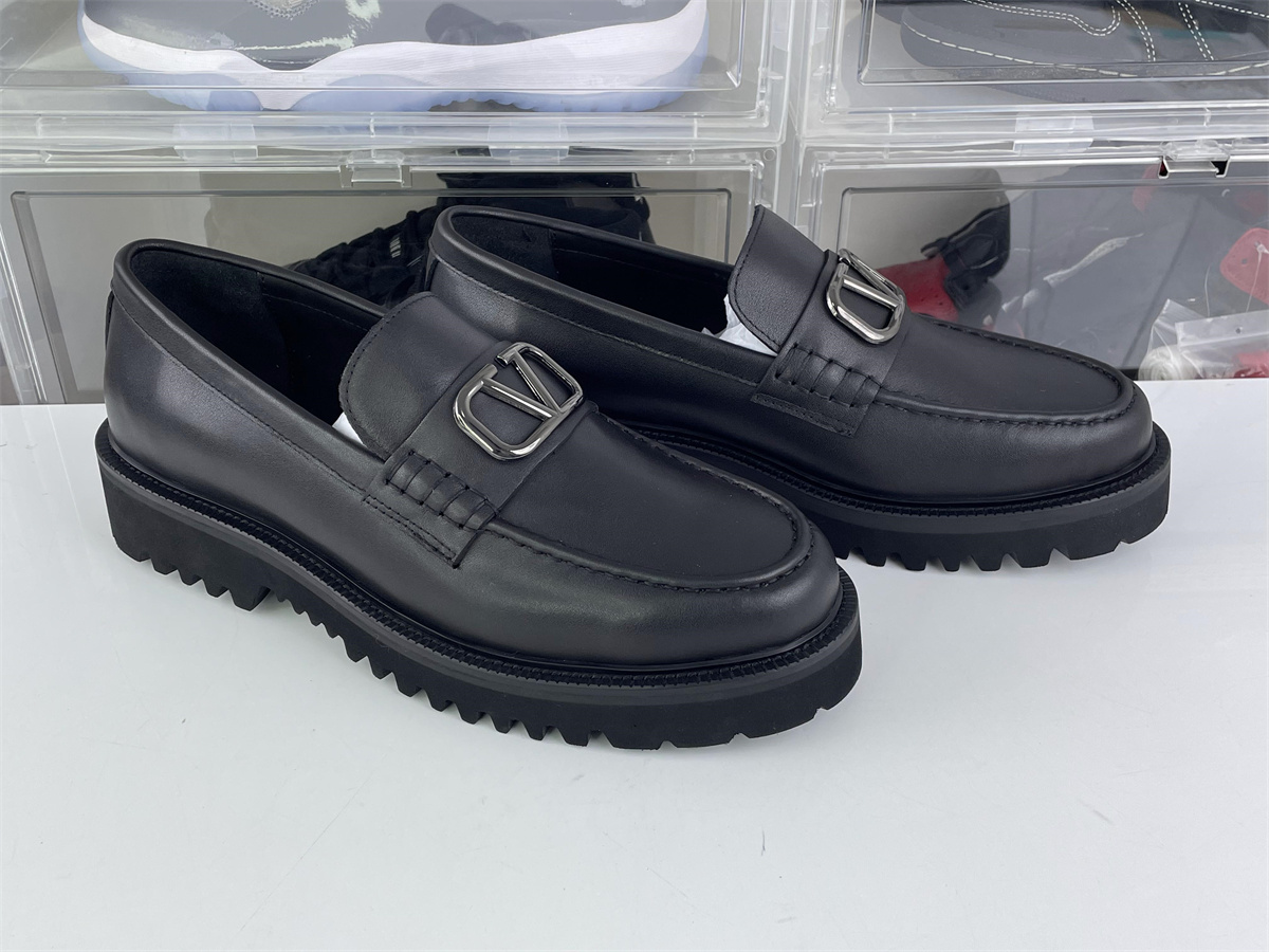 Valentino Black Mens shoes Smooth leather with silver metal