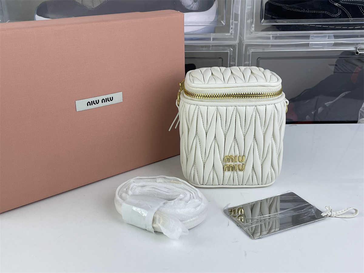 Miu Miu White matelasse craft bag (10.5 x 9.5 x 7cm)