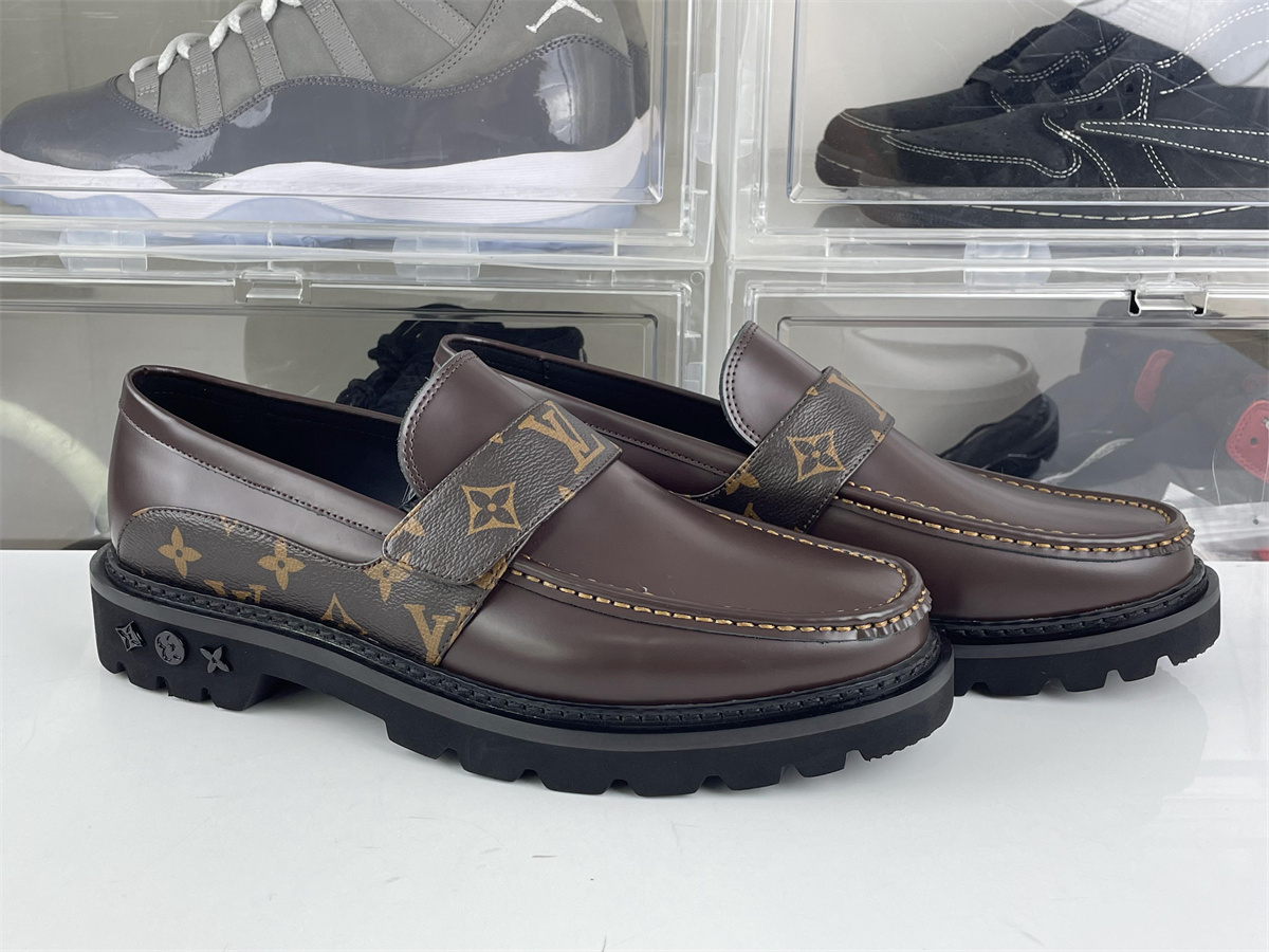 LV Brown bright leather dress shoes