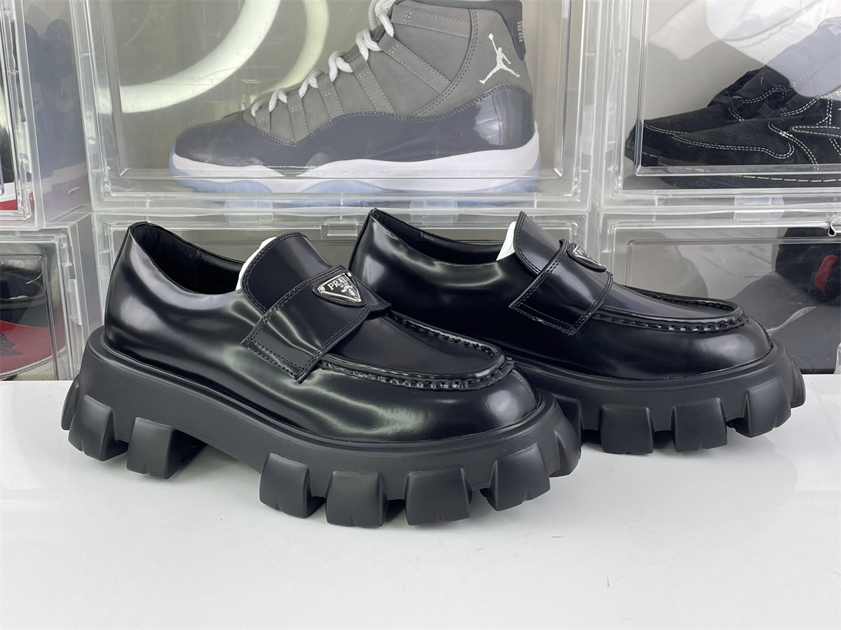 Prada Black Loafer shoes ( EU 34-46 )