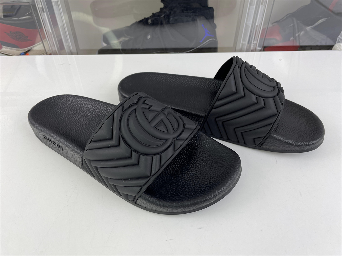 GUCCI Signatude Black slipper