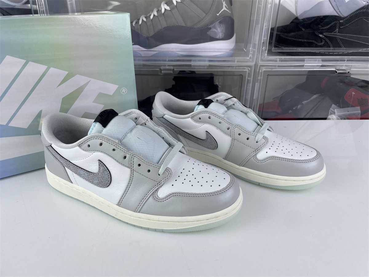 Air Jordan 1 Retro Low Grey