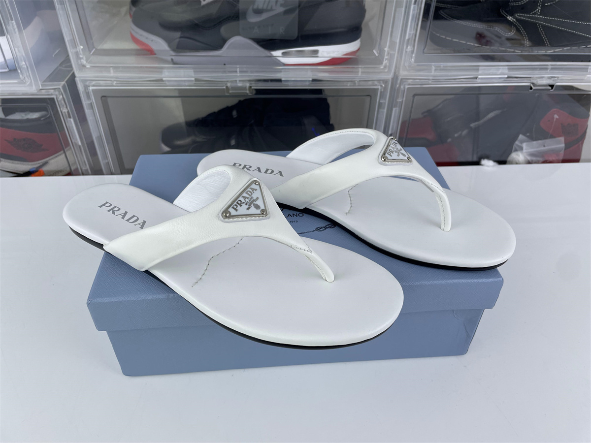 Prada Simple slipper White or Black colorway (price for each pcs)