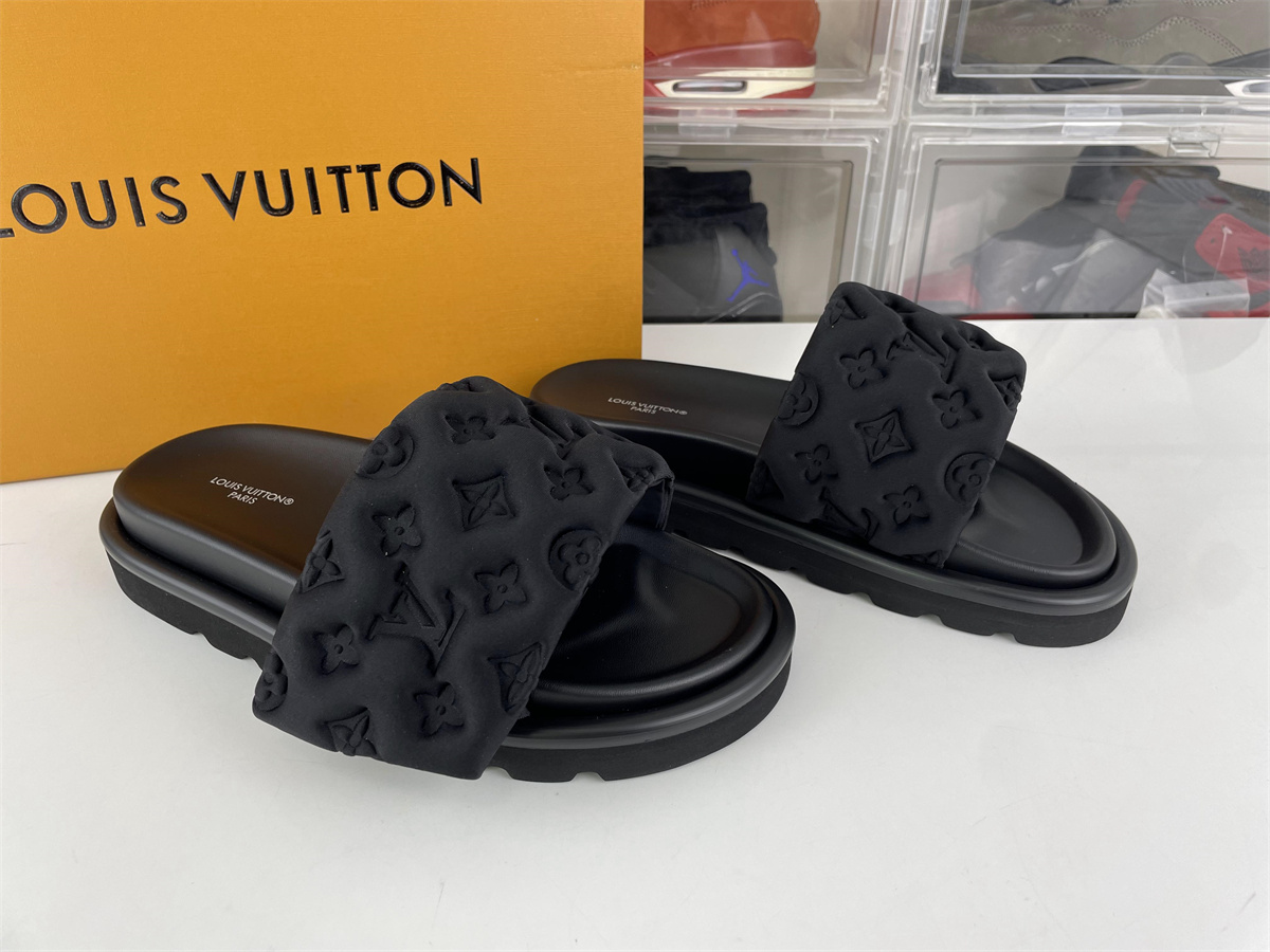 Louis Vuitton OL LLOW Comfort Slipper Black color