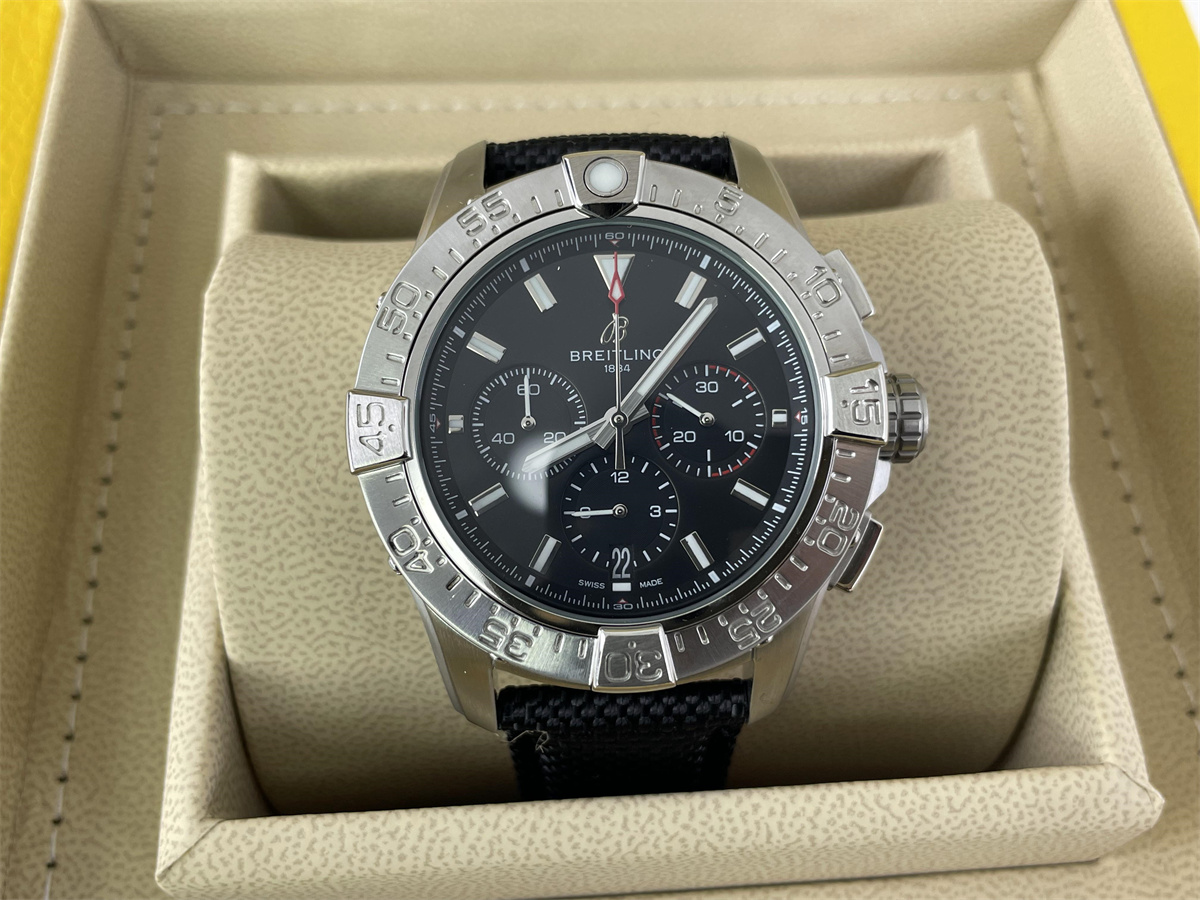 Breitling Avenger series Black Silver watch, 43x13mm