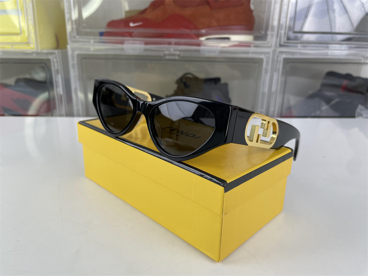 Fendi Ladies Sunglasses Black Gold colorway