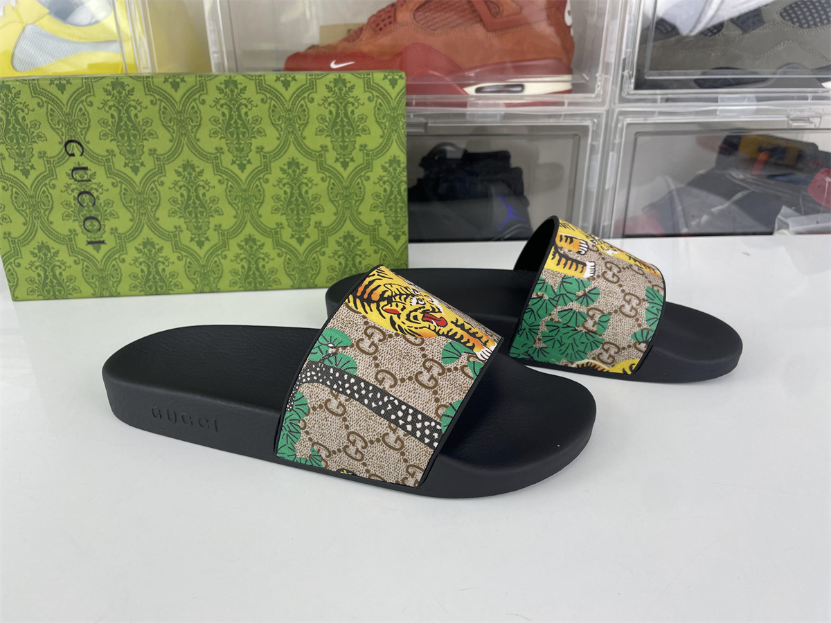GUCCI Tiger Slipper