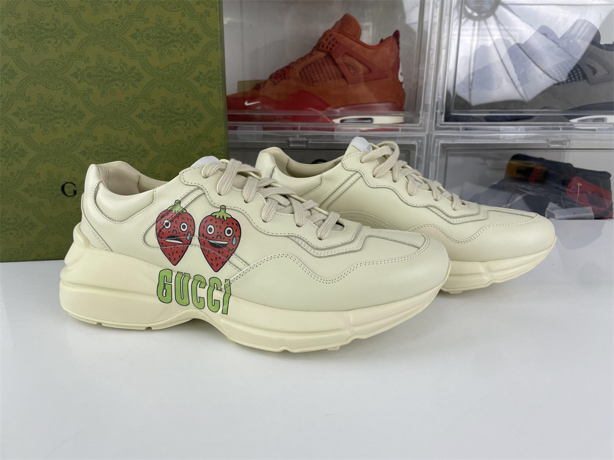 GUCCI Sweat Strawberry Cream White big shoes