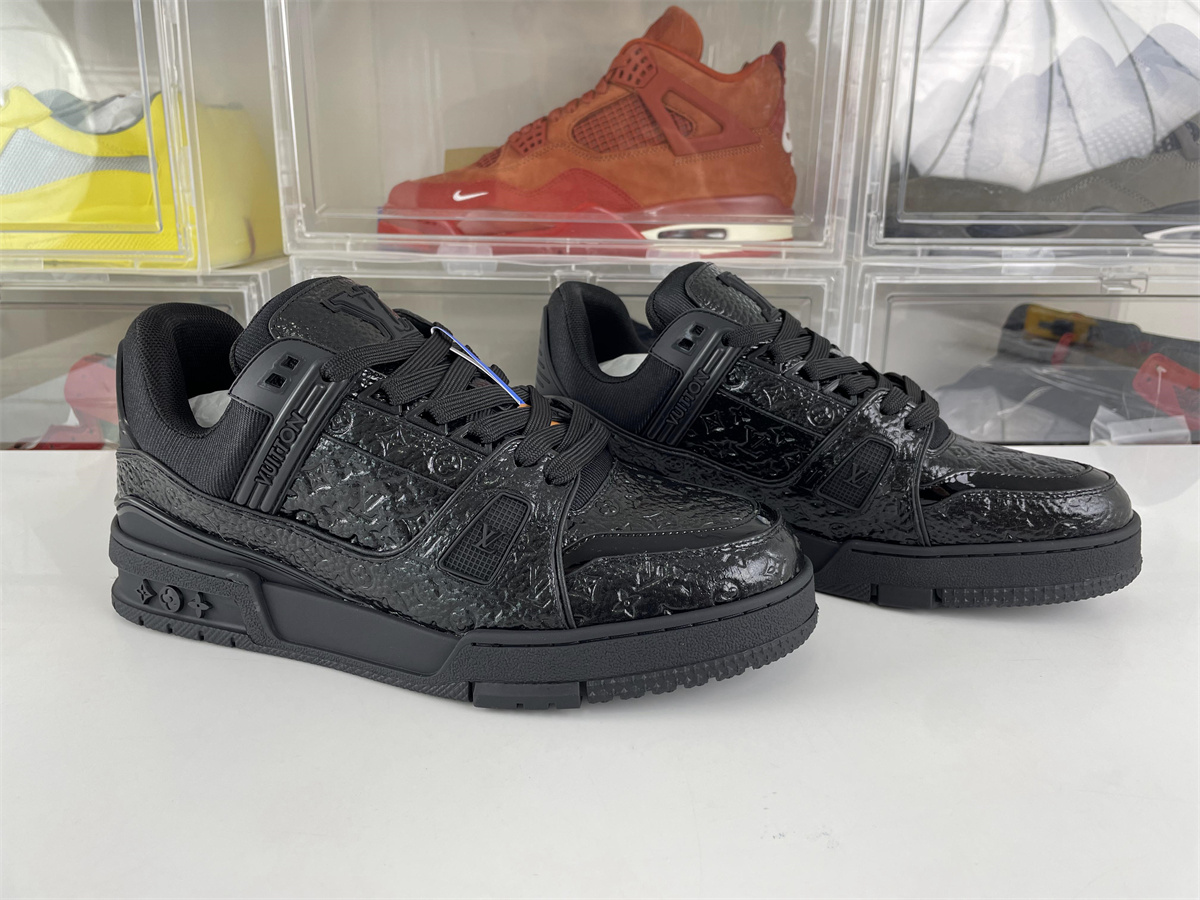 LV Black Bright Leather embossed LOGO Tranier Sneakers