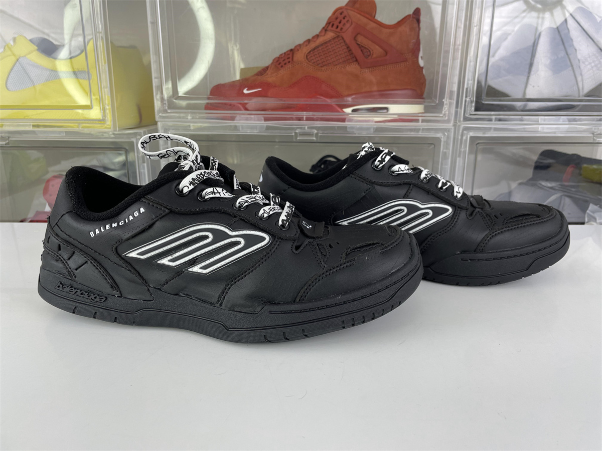 Balenciaga Hamptons Worn-out Black Color