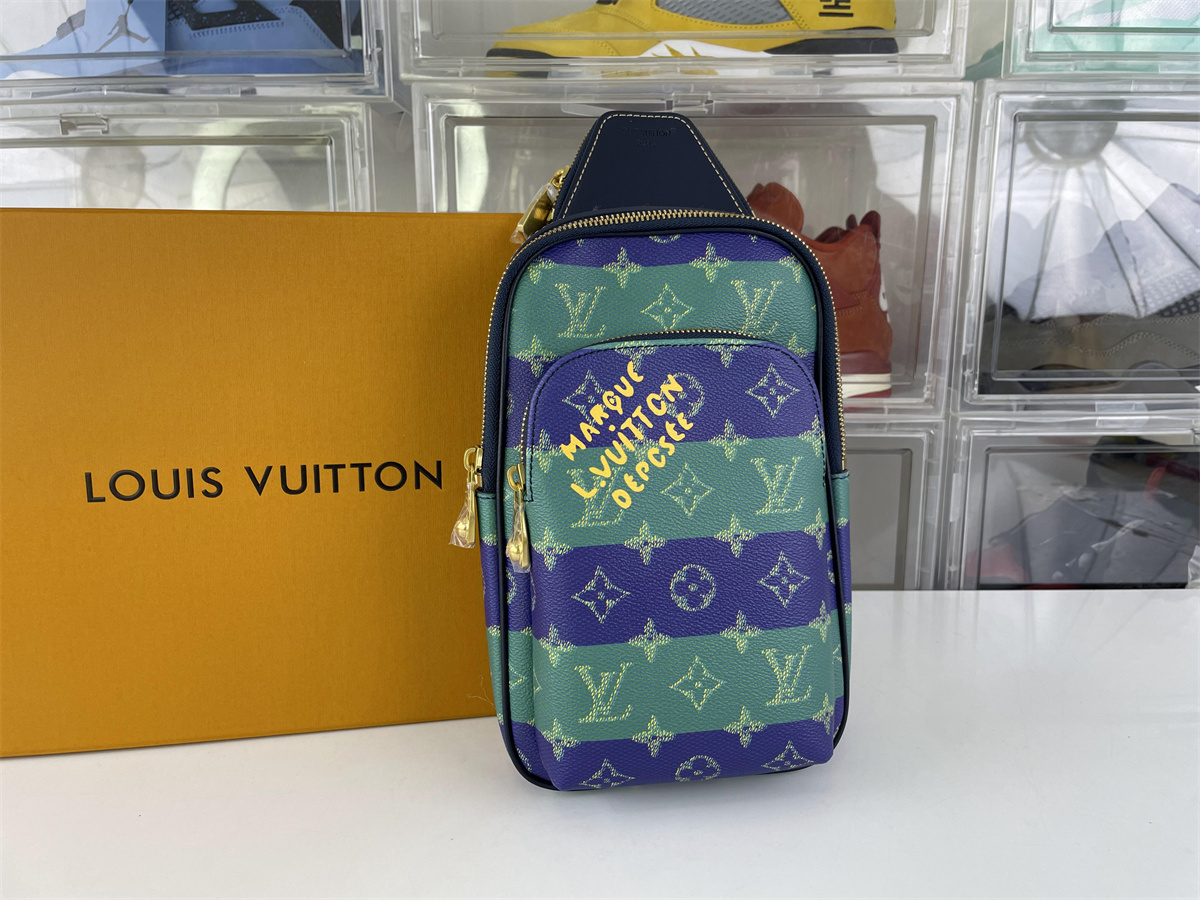 LV Avenue Blue Green man's Shoulder bag, (33 x 16 x 5.7cm)