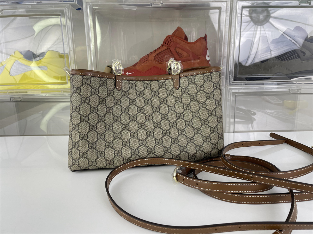 Gucci Enblem ladies bag, (31 x 18 x 11 cm)